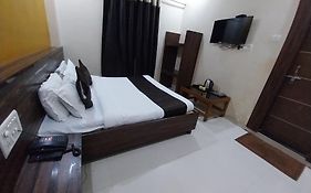 Hotel Sachidanand-Walkable Distance From Temple